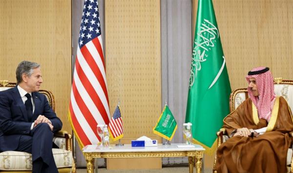 وزير الخارجية السعودي يبحث هاتفيا مع نظيريه الأمريكي والفرنسي المستجدات في غزة