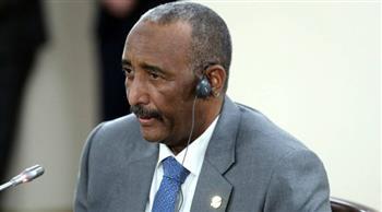 رئيس مجلس السيادة بالسودان يتفقد الخطوط الأمامية للقوات بـ أُم درمان