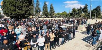   رغم قيود الاحتلال الإسرائيلي.. 25 ألفا يؤدون صلاة الجمعة في رحاب المسجد الأقصى
