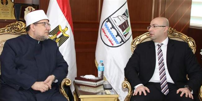 وزير الأوقاف يؤدي شعائر صلاة الجمعة بمسجد عمر بن عبد العزيز ببني سويف