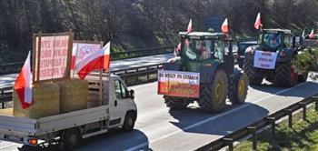   المحتجون البولنديون يتوافدون إلى الحدود مع ليتوانيا لمنع دخول الحبوب الأوكرانية