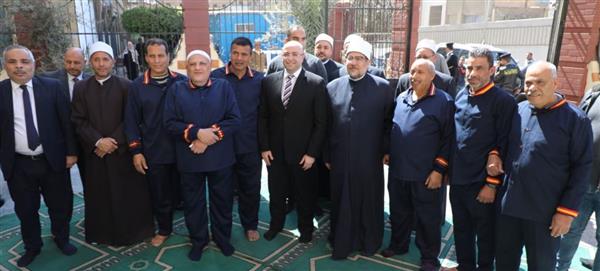 وزير الأوقاف يؤدي شعائر صلاة الجمعة في مسجد عمر بن عبد العزيز في بني سويف