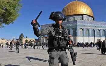   الاحتلال يمنع المصلين من المسجد الأقصى بالمتاريس الحديدية والاعتداءات