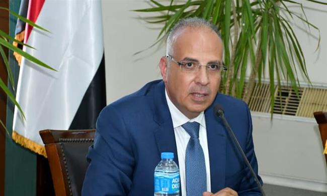 وزير الري يوجه بسرعة إزالة التعديات الواقعة على ترعة بورسعيد