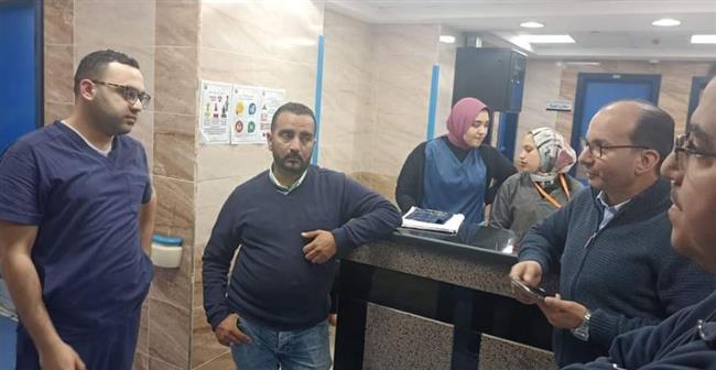 وكيل الصحة بالقليوبية ينتقد مستوى النظافة بمستشفى القناطر الخيرية ويحيل المسئولين للتحقيق