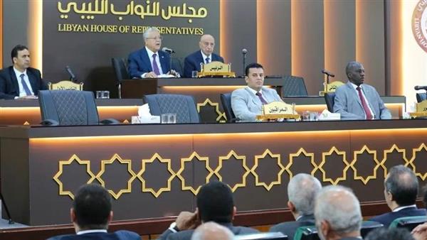 أعضاء من مجلسي الدولة والنواب الليبيين يوقعون على محضر اتفاق في تونس لحل الأزمة
