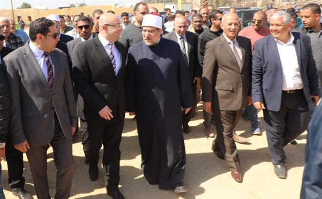 محافظ بني سويف و وزيرالأوقاف يفتتحان التشغيل التجريبي لسوق السيارات