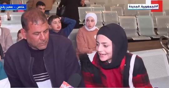 أسرة فلسطينية بمعبر رفح: لم ندفع أي رسوم إضافية مقابل العبور