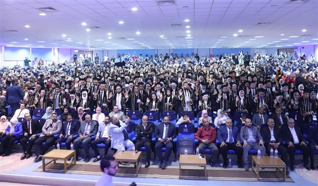 حفل تخرج الدفعة العاشرة لطلاب كلية الطب جامعة جنوب الوادي