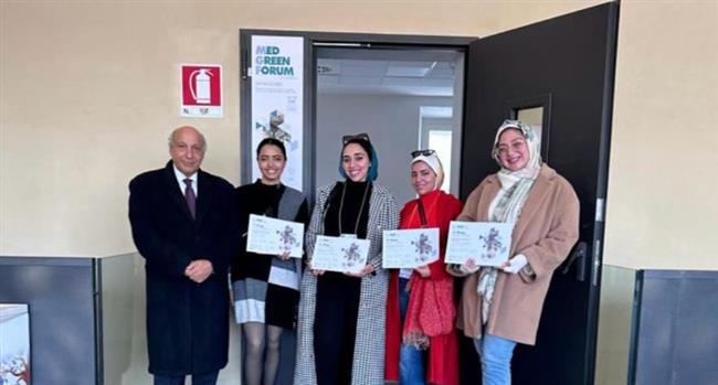 رئيس جامعة القاهرة يهنئ فريقين بكلية الهندسة لفوزهما في منتدى المتوسط