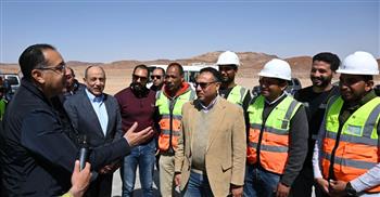   رئيس الوزراء يجري حوارا مع العاملين بمشروع تطوير وتوسعة مطار سانت كاترين