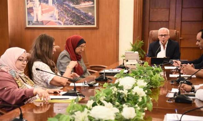 محافظ بورسعيد يترأس اجتماع المجلس الإقليمي للسكان ويتابع أنشطة الخطة السكانية