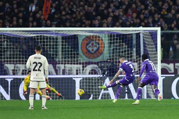 روما يتعادل 2-2 مع فيورنتينا في سباق الدورى الإيطالي