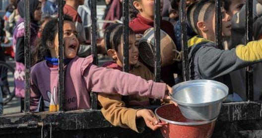 الصحة الفلسطينية: ارتفاع شهداء سوء التغذية لـ 25 بين الأطفال بـ غزة