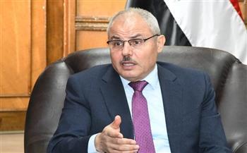  رئيس جامعة قناة السويس يتفقد المبنى الإداري مقدماً التهنئة بحلول شهر رمضان المبارك