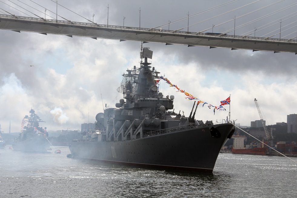موسكو: سفن حربية روسية تشارك في مناورات بحرية دولية