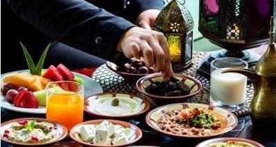 هل بلع بقايا الطعام دون إدراك يبطل الصوم ؟