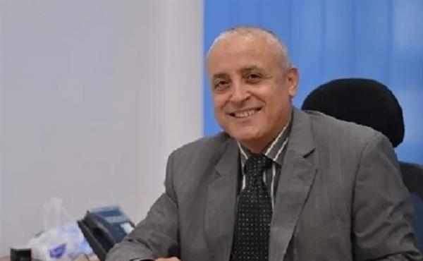 نائب رئيس "المجتمعات العمرانية" يتفقد مشروعات المرافق والطرق بالقاهرة الجديدة