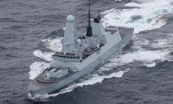 بريطانيا ترسل سفينة حربية جديدة في البحر الأحمر