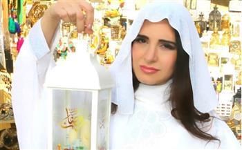 بالأبيض وفانوس رمضان ميرنا وليد لمتابعيها: ربنا يتقبل صيامكم وقيامكم ويجمع حواليكم حبايبكم