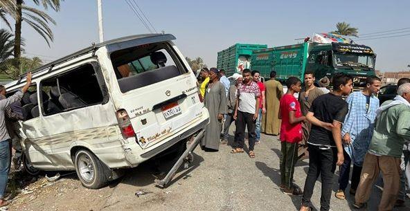 مصرع شخص إثر حادث تصادم ميكروباص وموتوسيكل فى نبروه بالدقهلية