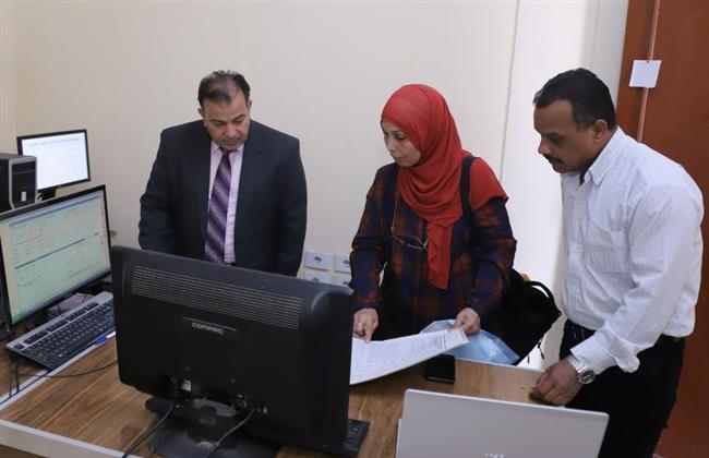 جولة تفقدية لرئيس جامعة جنوب الوادي لمركز الأرصاد الجوية بالجامعة