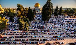 45 ألفا يؤدون التراويح بالأقصى .. واستشهاد طفل وإصابة خطيرة لشاب بالقدس