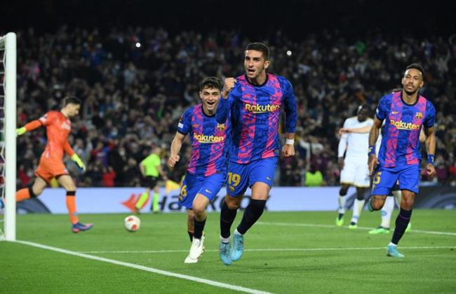 برشلونة يتأهل لربع نهائي دوري أبطال أوروبا بفوزه على نابولي 3-1