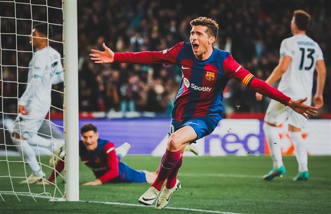 برشلونة يتجاوز نابولي إلى ربع نهائي دوري الأبطال