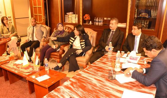 خبراء ومتخصصين: صفقة رأس الحكمة طرحت "رأس الدولار الأرض"