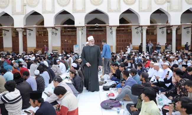 الضويني: الإفطار الجماعي للطلاب الوافدين بـ الجامع الأزهر لإدخال الفرحة في قلوبهم