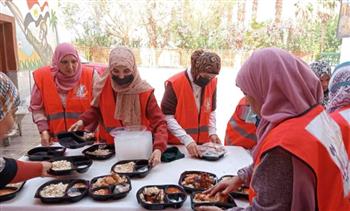   محافظ الوادي الجديد يشيد بمبادرة " مطبخ المصرية " لدعم الأسر الأكثر احتياجا