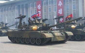   زعيم كوريا الشمالية يشرف على عرض عسكري بمشاركة وحدات الدبابات