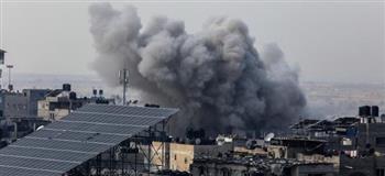   إعلام فلسطيني: ارتفاع عدد شهداء قصف إسرائيلي على منزل وسط غزة لـ 9