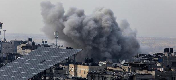 إعلام فلسطيني: ارتفاع عدد شهداء قصف إسرائيلي على منزل وسط غزة لـ 9