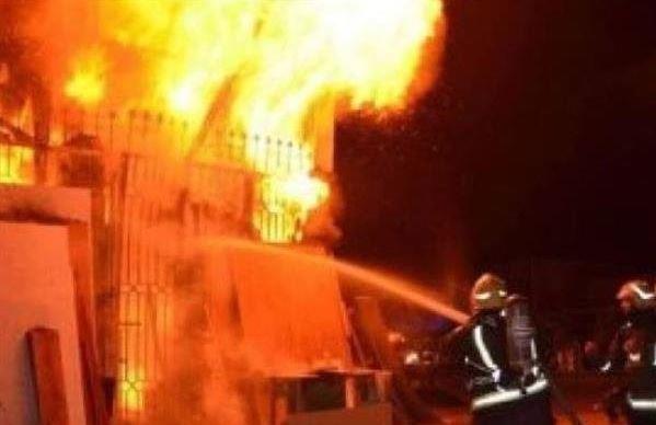 إصابة 3 أشخاص إثر اندلاع حريق في مصنع بـ الدقهلية