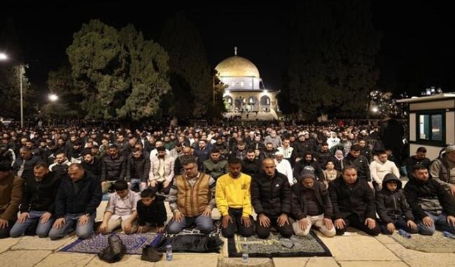 70 ألفًا يؤدون صلاتي العشاء والتراويح في المسجد الأقصى