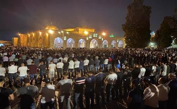 70 ألفا يؤدون صلاتي العشاء والتراويح في رحاب المسجد الأقصى