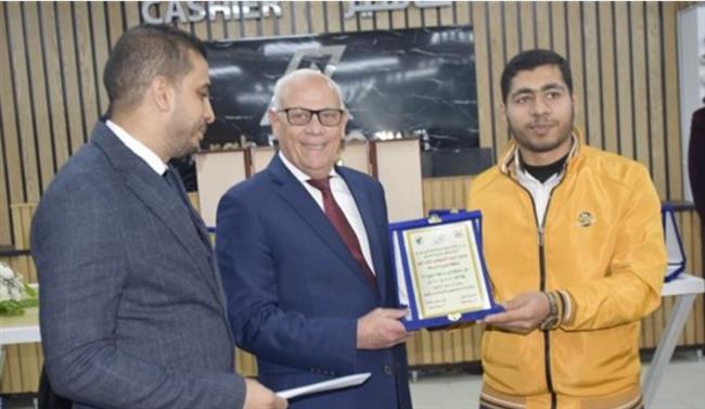 محافظ بورسعيد: المحافظة تشهد تطورا ملحوظا في مجال إنشاء الأسواق الحضارية