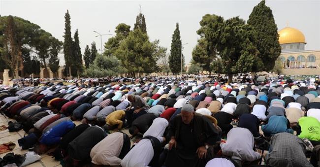 80 ألفًا يؤدون صلاة الجمعة في رحاب الأقصى رغم قيود الاحتلال الإسرائيلي