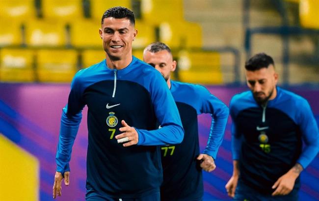الدوري السعودي .. رونالدو يقود هجوم النصر ضد أهلي جدة 