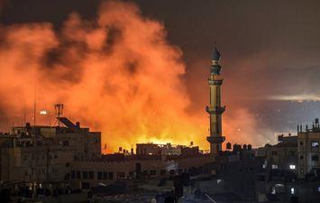إعلام فلسطين : طيران الاحتلال ينفذ حزاما ناريا ويشن غارات غرب مدينة غزة