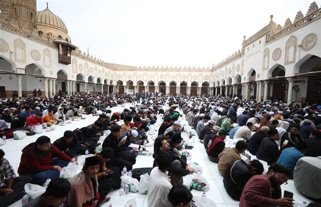 الطلاب الوافدون: الإفطار الجماعي لفتة طيبة من فضيلة الإمام تشعرنا أننا في أوطاننا