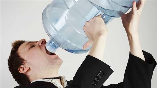 ضوابط ومحاذير شرب الماء في رمضان