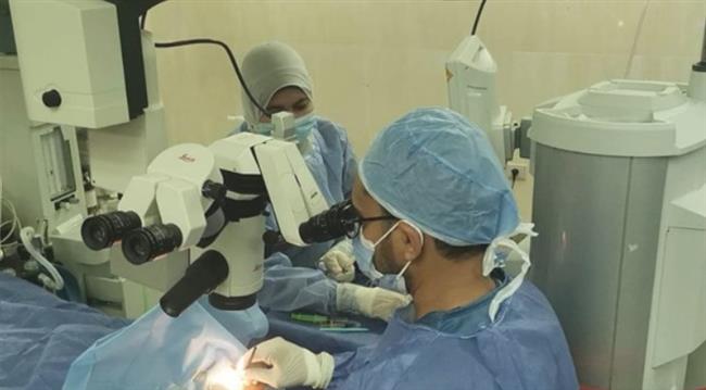 مستشفي سوهاج الجامعي تنجح في إنقاذ شاب من "العمى" نتيجة إصابته بمرض مناعي نادر