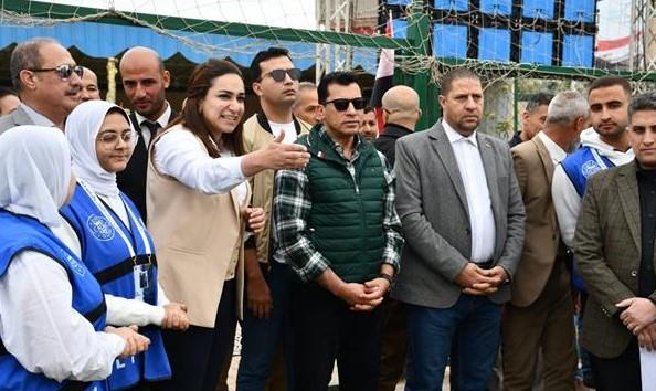 وزير الشباب يفتتح حمام سباحة ومعرض فنون تراثية بالبحيرة
