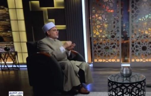 عميد سابق بالأزهر: الموظف الذي يترك العمل ليؤدي صلاة السنة "آثم"