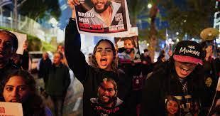   احتجاجات ضد نتنياهو في عدة مدن إسرائيلية للمطالبة بانتخابات مبكرة وصفقة مع المقاومة بغزة