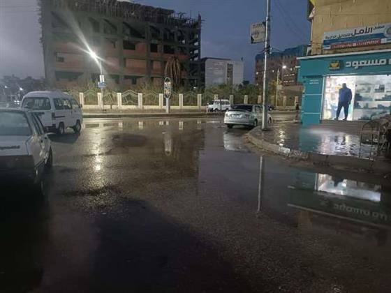 الأمطار الغزيرة تربك طرق القليوبية