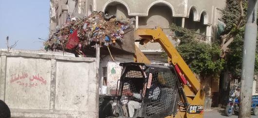 محافظ أسيوط يوجه بتكثيف حملات النظافة 
